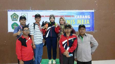62pionir_yossy_medali_emas.jpg