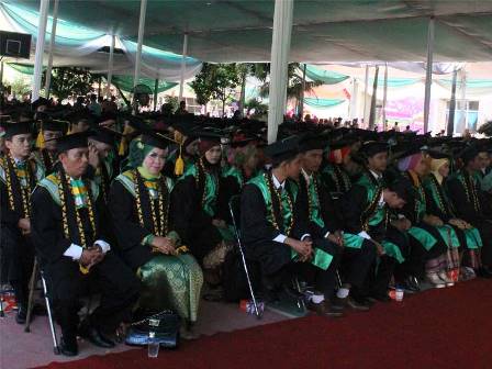 98wisuda2014.jpg