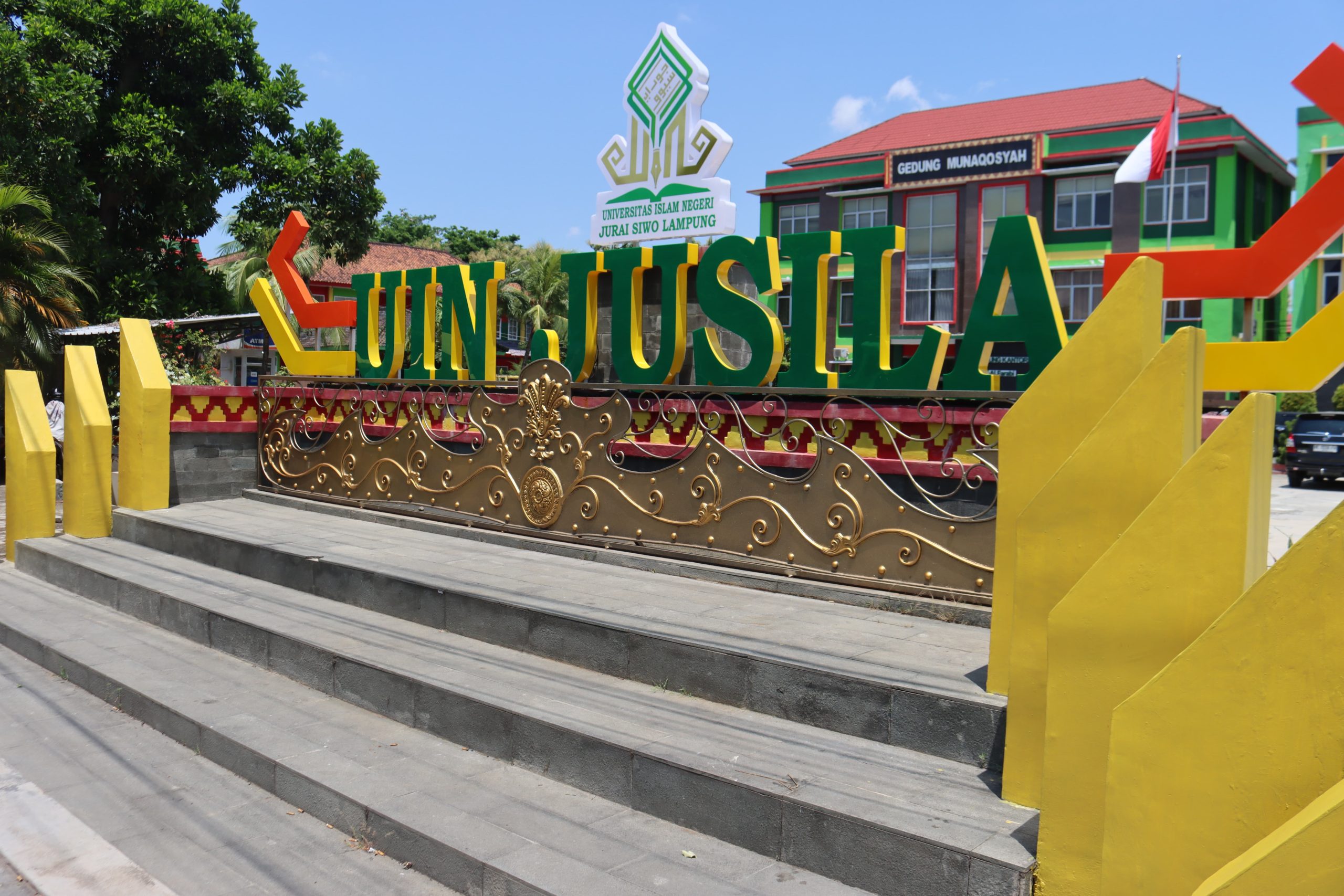 Gapura 1 Landmasrk UIN Jusia